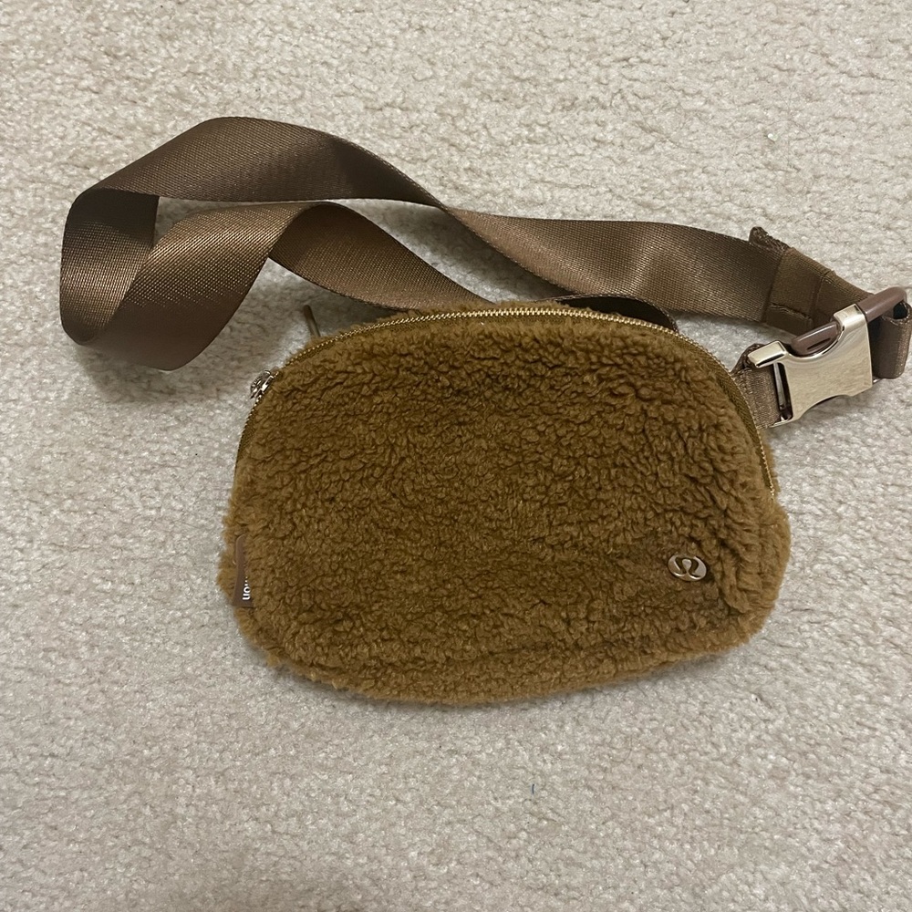 Lululemon everywhere bag